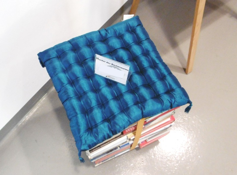 Buecher Hocker